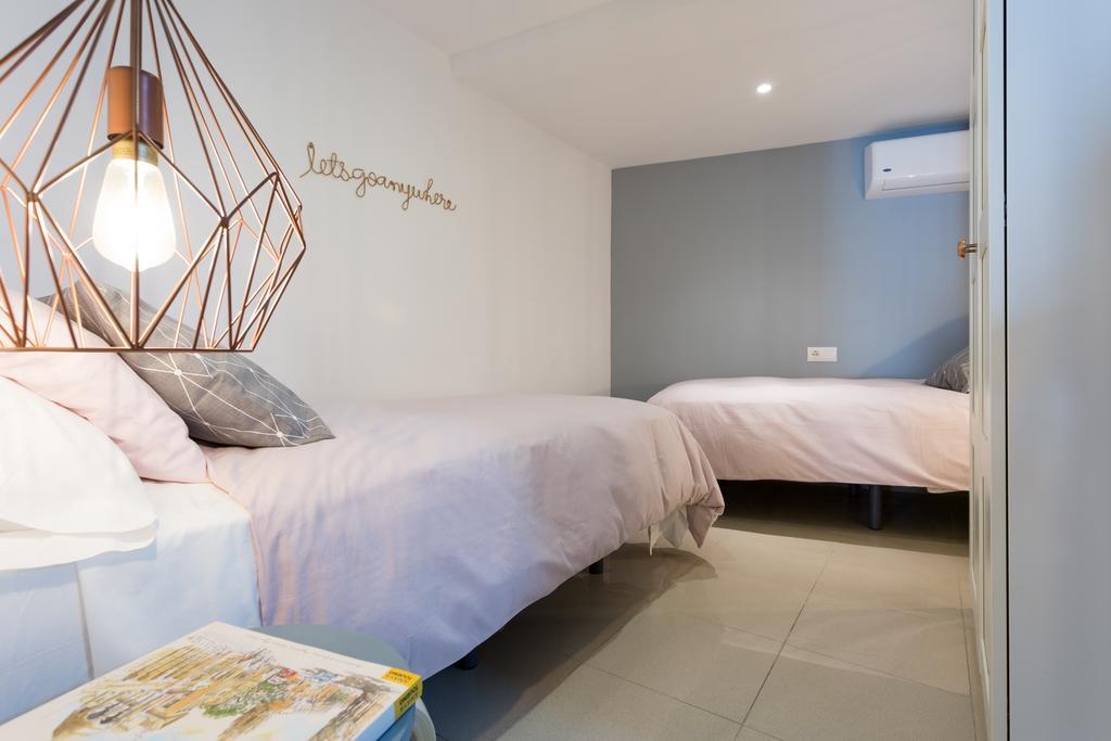 Apartamentos Diaber Gerona 22 Севілья Екстер'єр фото