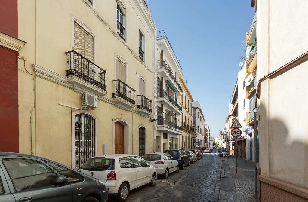 Apartamentos Diaber Gerona 22 Севілья Екстер'єр фото