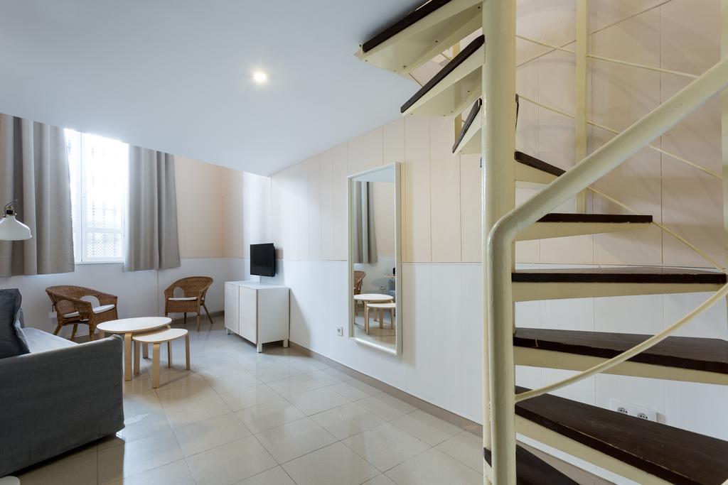 Apartamentos Diaber Gerona 22 Севілья Екстер'єр фото