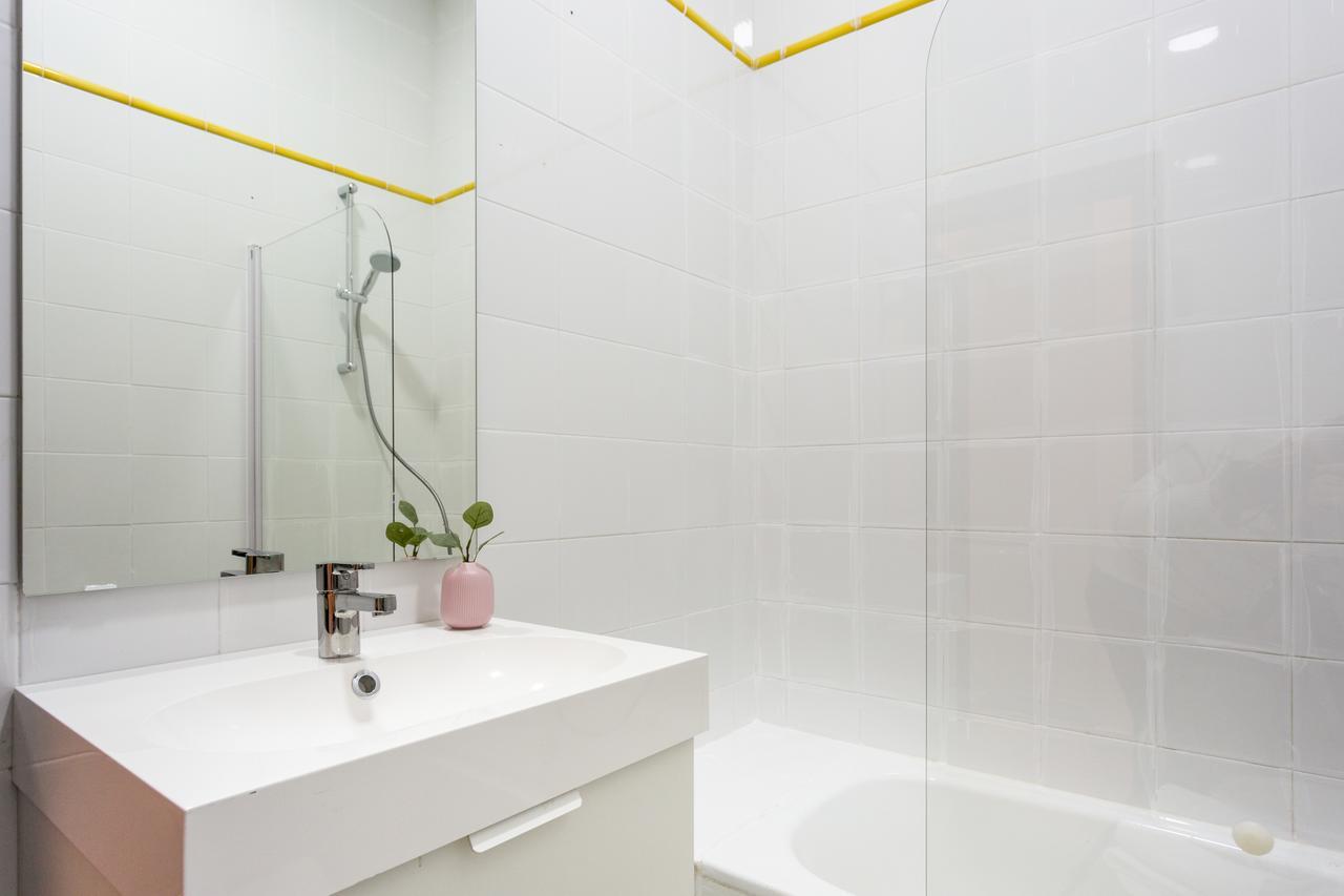 Apartamentos Diaber Gerona 22 Севілья Екстер'єр фото